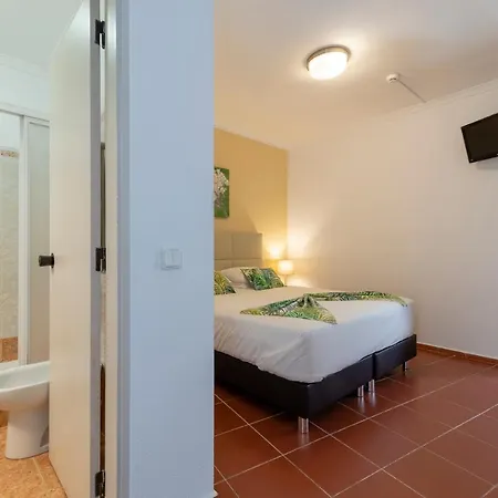 Manta Guest Bed & Breakfast